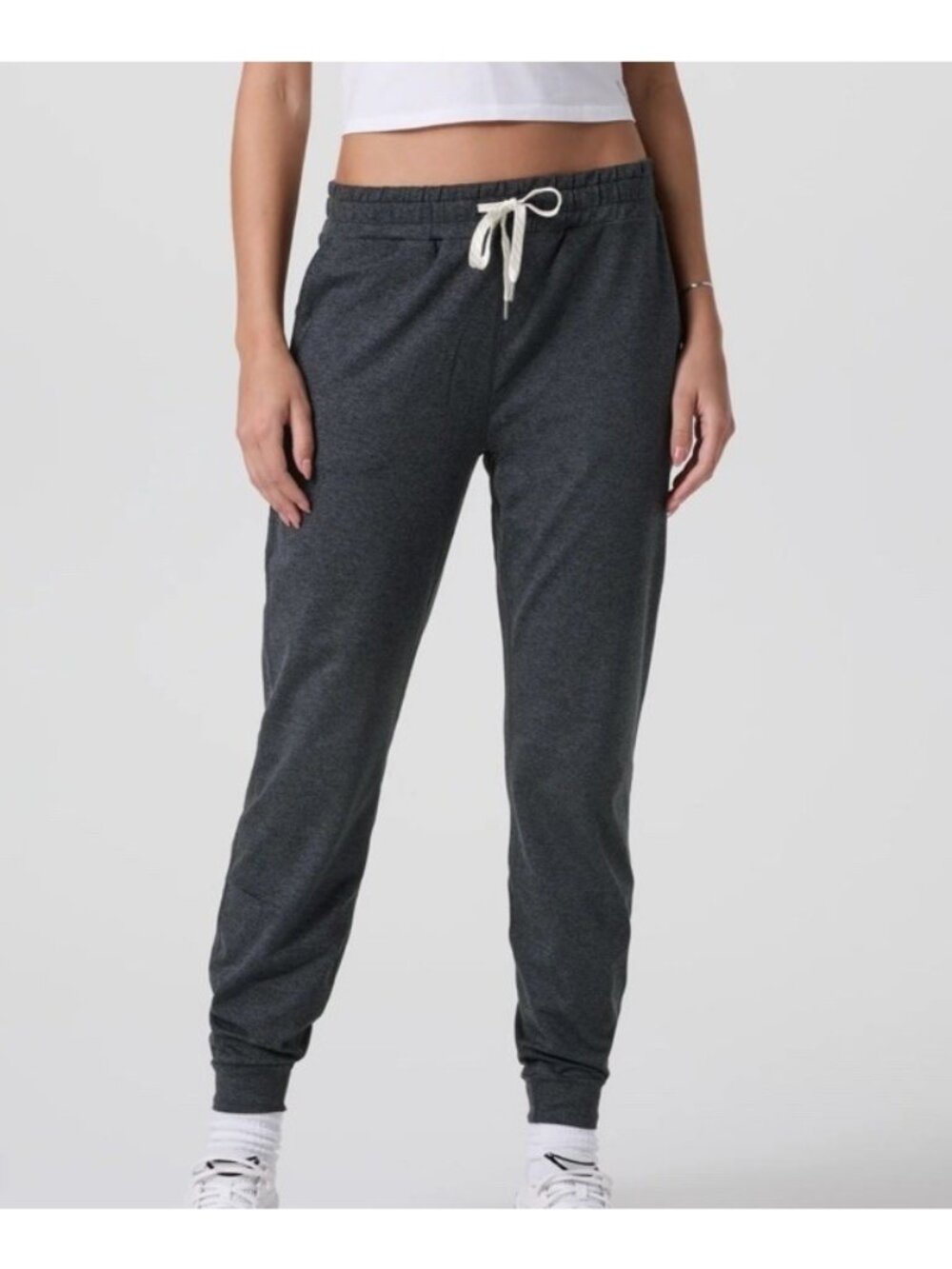 Vuori Women's Performance Joggers Charcoal Heather Size Medium Brand New